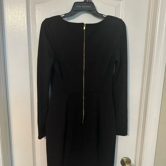 Banana Republic Black Long-Sleeve V-Neck Dress - Picture 2 of 3